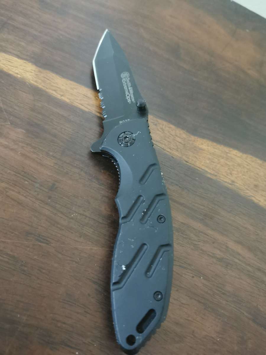 Smith and Wesson Extreme Opps Switchblade