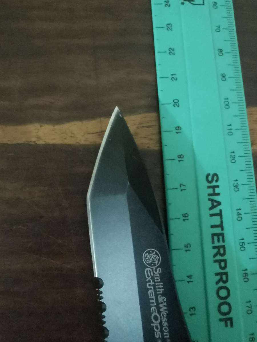 Smith and Wesson Extreme Opps Switchblade