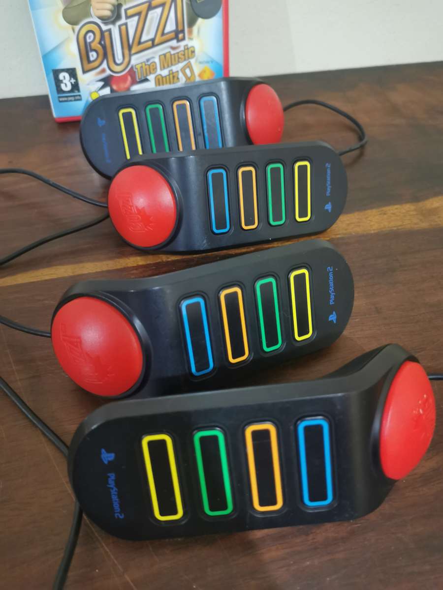 BUZZ! with Remotes for PlayStation 2