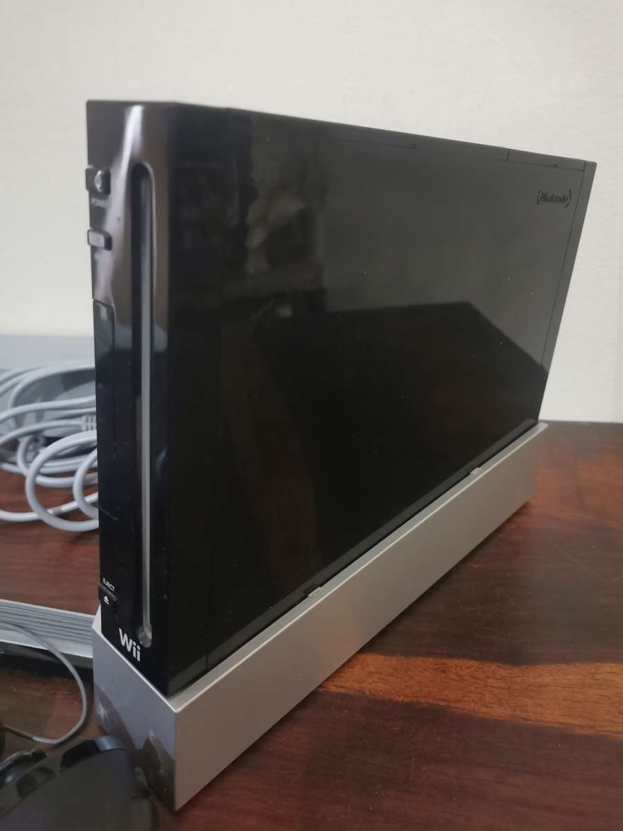 Nintendo Wii Black Console complete with Box and Manuals