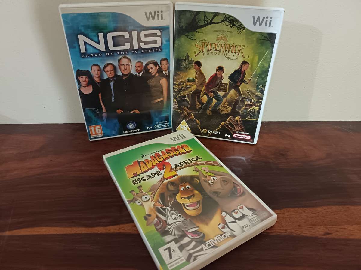 Nintendo Wii Game Selection with Booklets