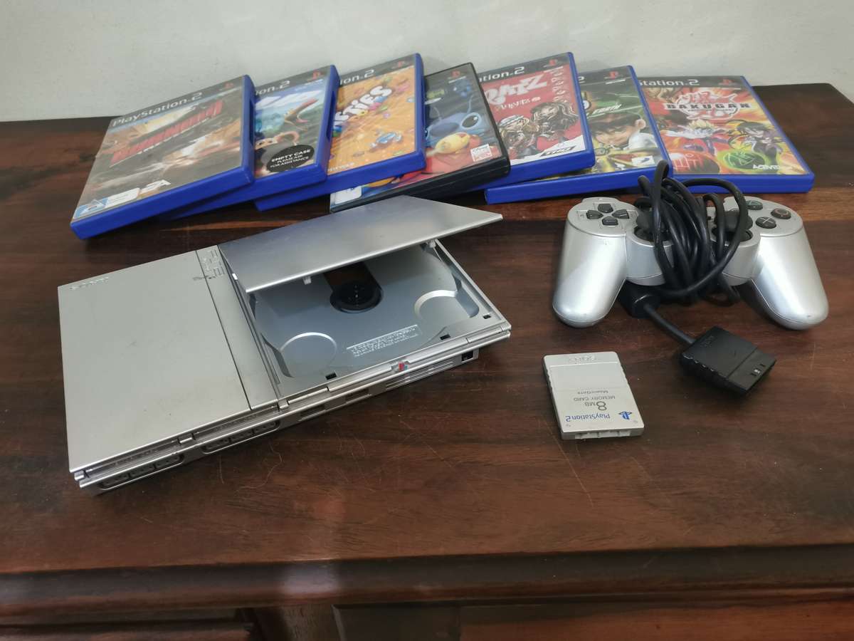 Silver PlayStation 2 Console Complete with x7 Free Games