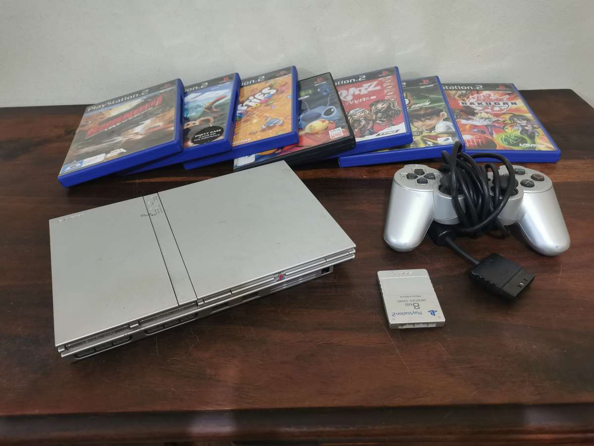 Silver PlayStation 2 Console Complete with x7 Free Games