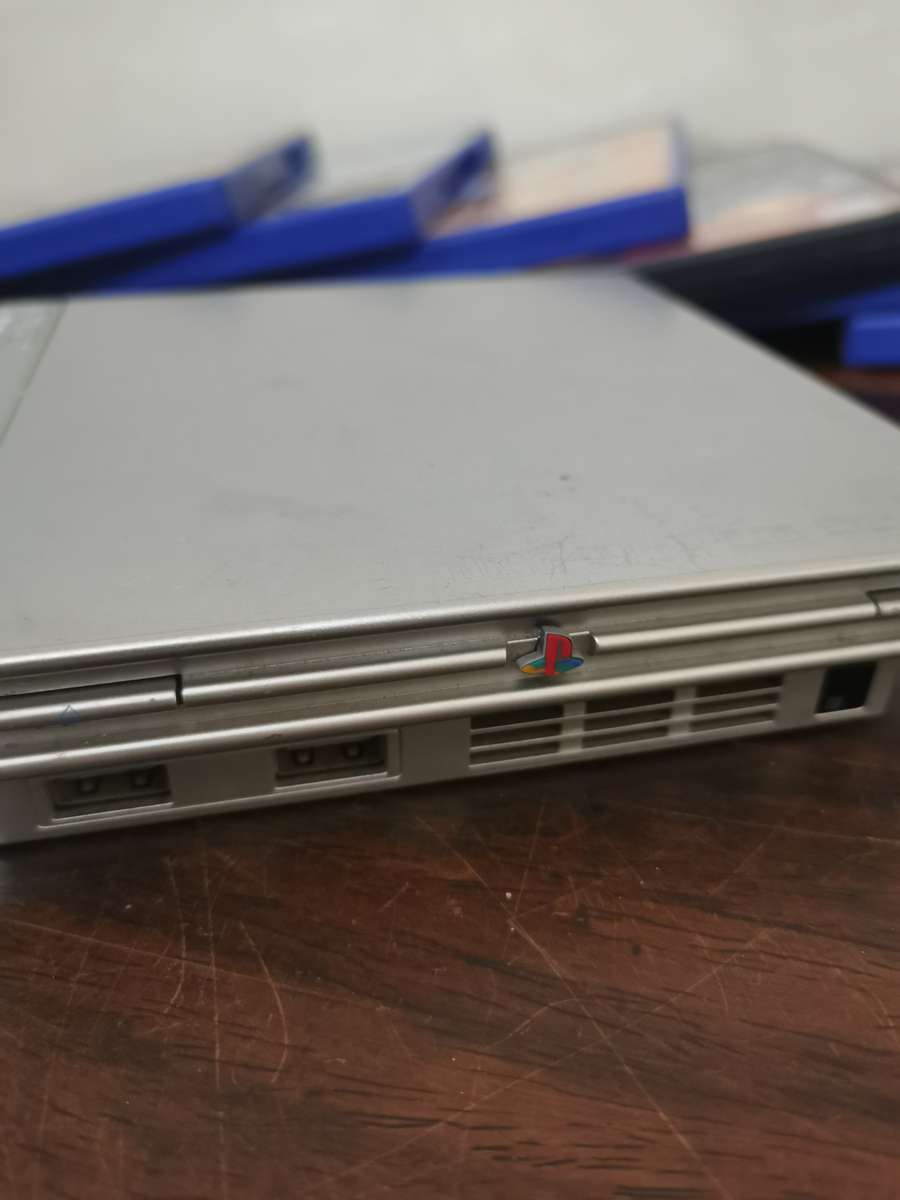 Silver PlayStation 2 Console Complete with x7 Free Games