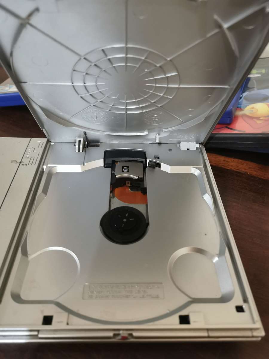 Silver PlayStation 2 Console Complete with x7 Free Games