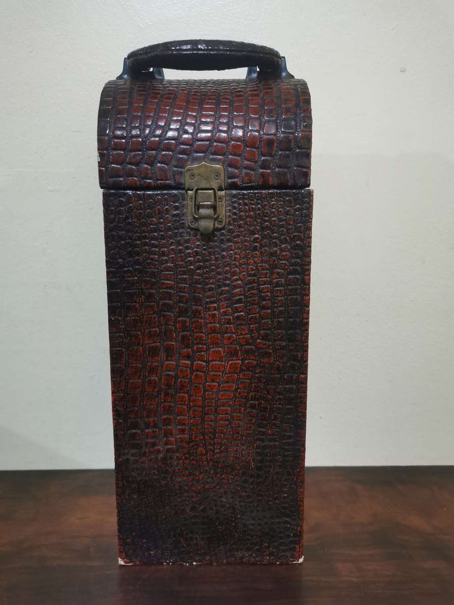 Vintage Wine or Whiskey Bottle Case
