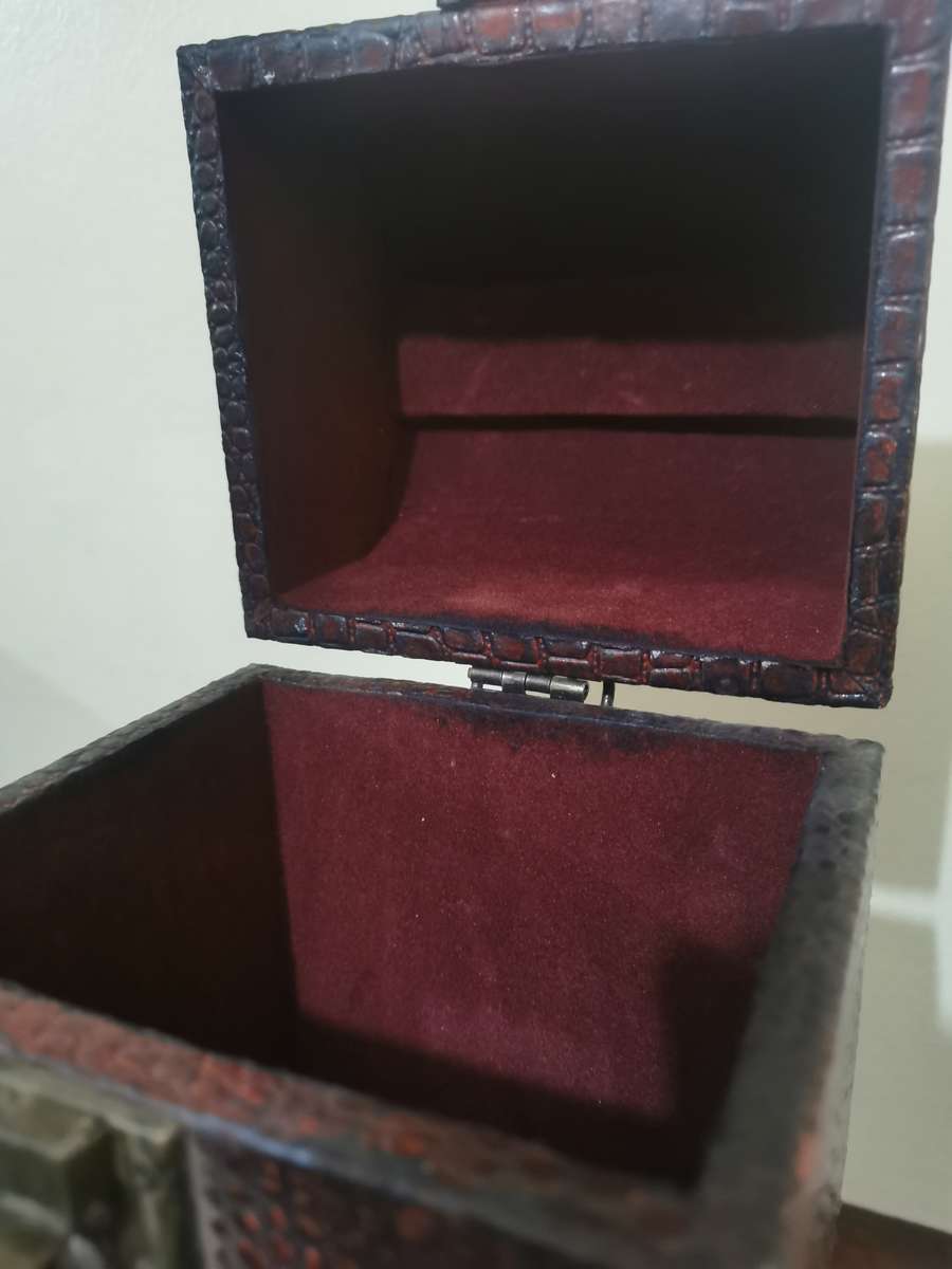 Vintage Wine or Whiskey Bottle Case