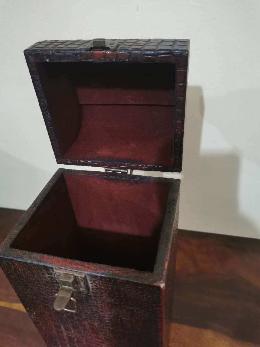 Vintage Wine or Whiskey Bottle Case