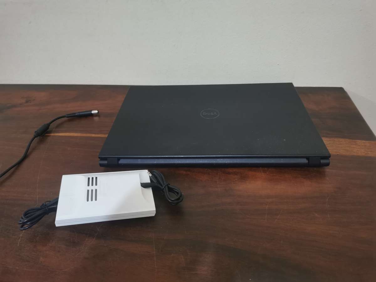 DELL i3 Laptop - Needs new battery and hard drive