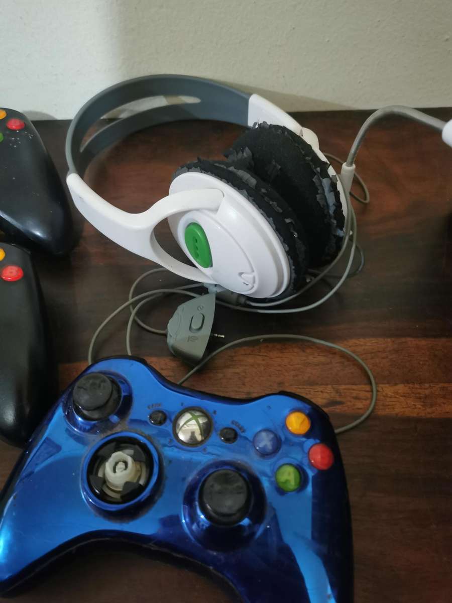 Xbox 360 Console plus Accessories for Spares or Repair