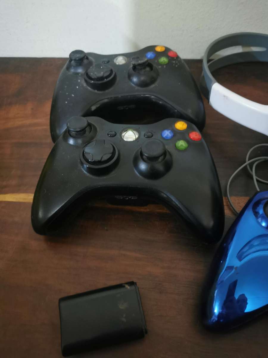 Xbox 360 Console plus Accessories for Spares or Repair