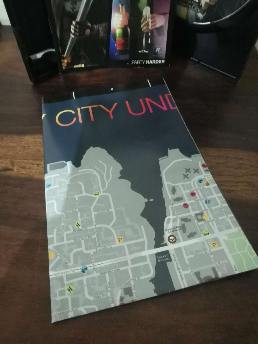 Grand Theft Auto Episodes from Liberty City on PC with Map and Booklet