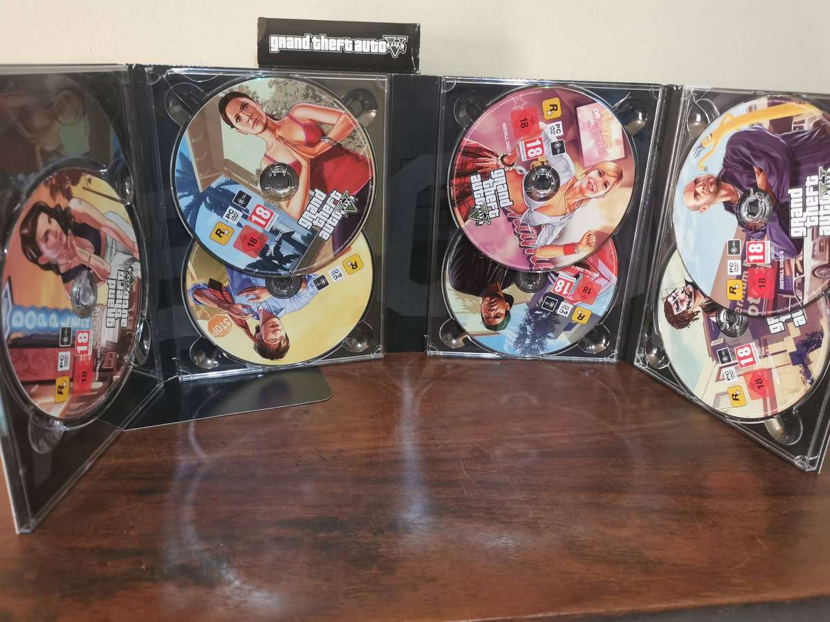 Grand Theft Auto 5 Box Set for PC Complete with Booklet and Map