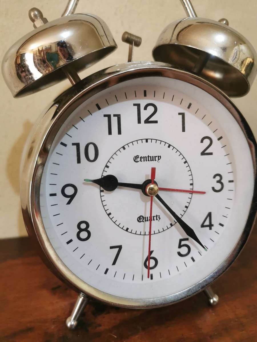 Beautiful Century Quartz Desk Alarm Clock