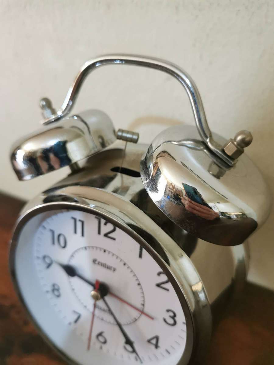 Beautiful Century Quartz Desk Alarm Clock