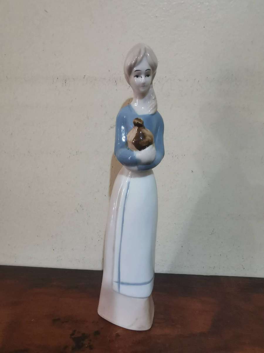 Vintage Porcelain Figurine of a Lovely Lady - 20cm Tall