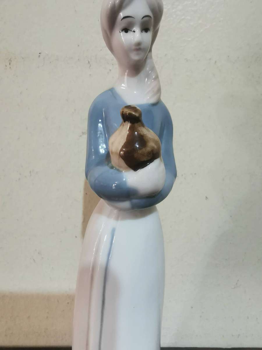 Vintage Porcelain Figurine of a Lovely Lady - 20cm Tall