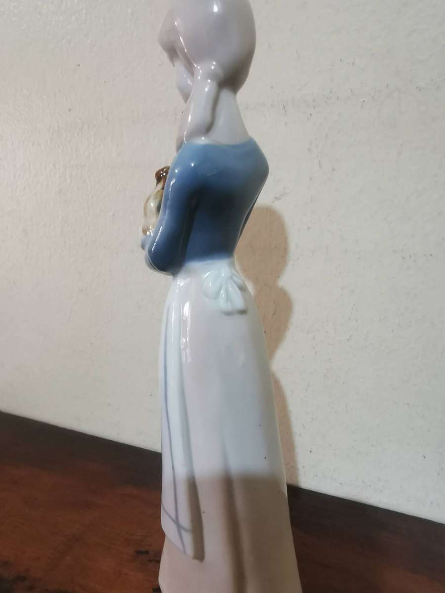 Vintage Porcelain Figurine of a Lovely Lady - 20cm Tall