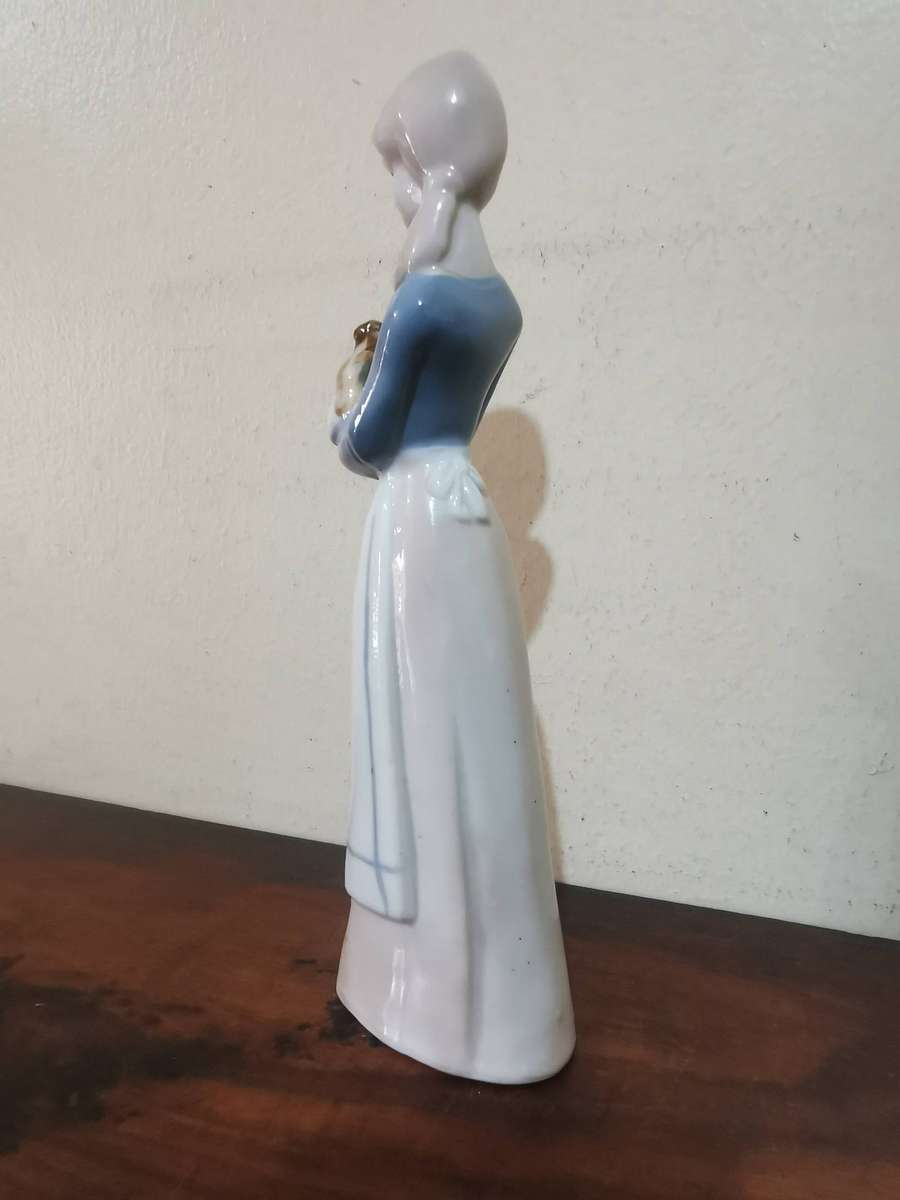 Vintage Porcelain Figurine of a Lovely Lady - 20cm Tall