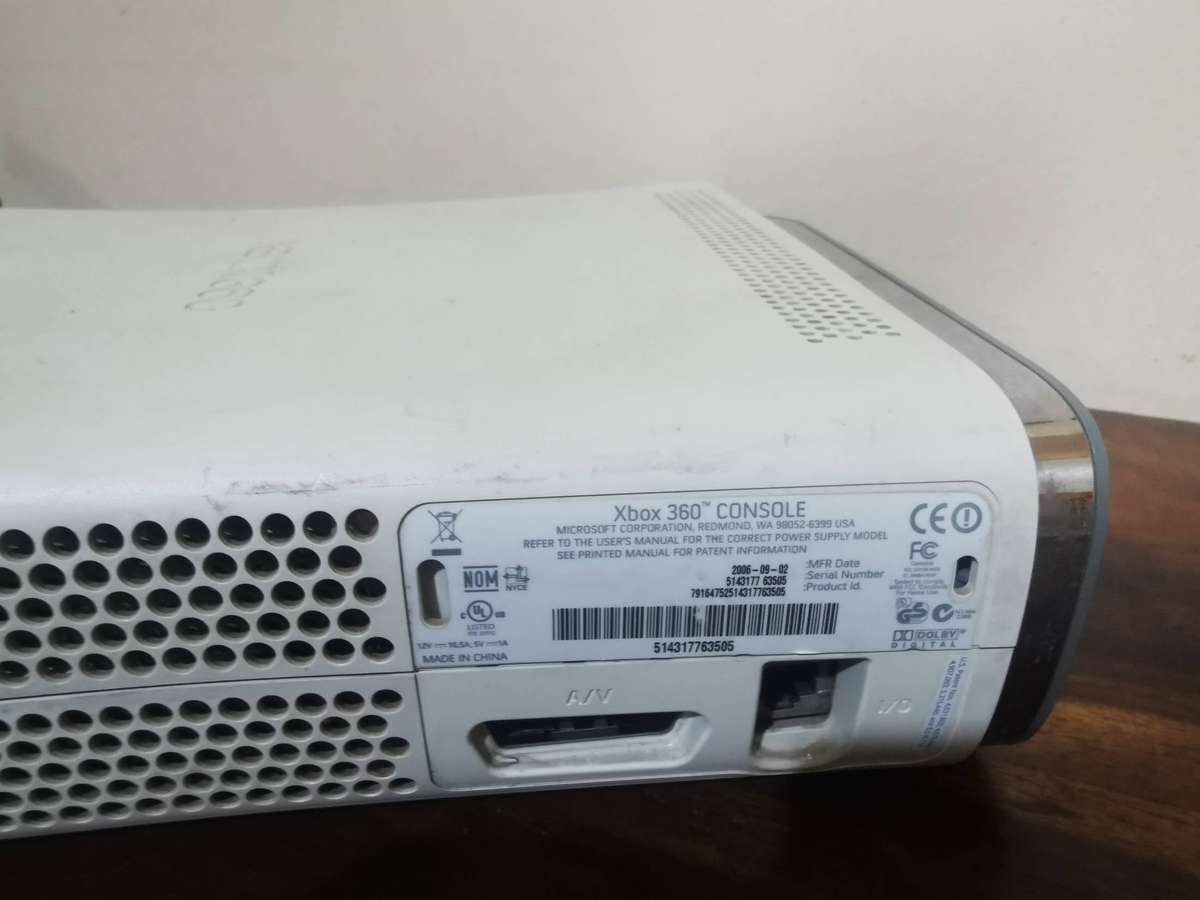 White Xbox 360 Console with Original Remote and Cables