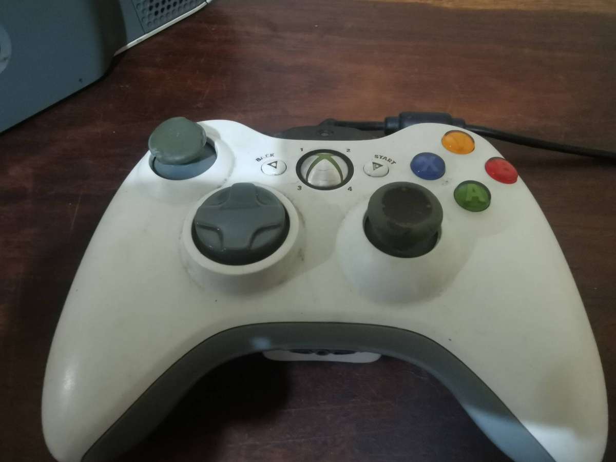 White Xbox 360 Console with Original Remote and Cables