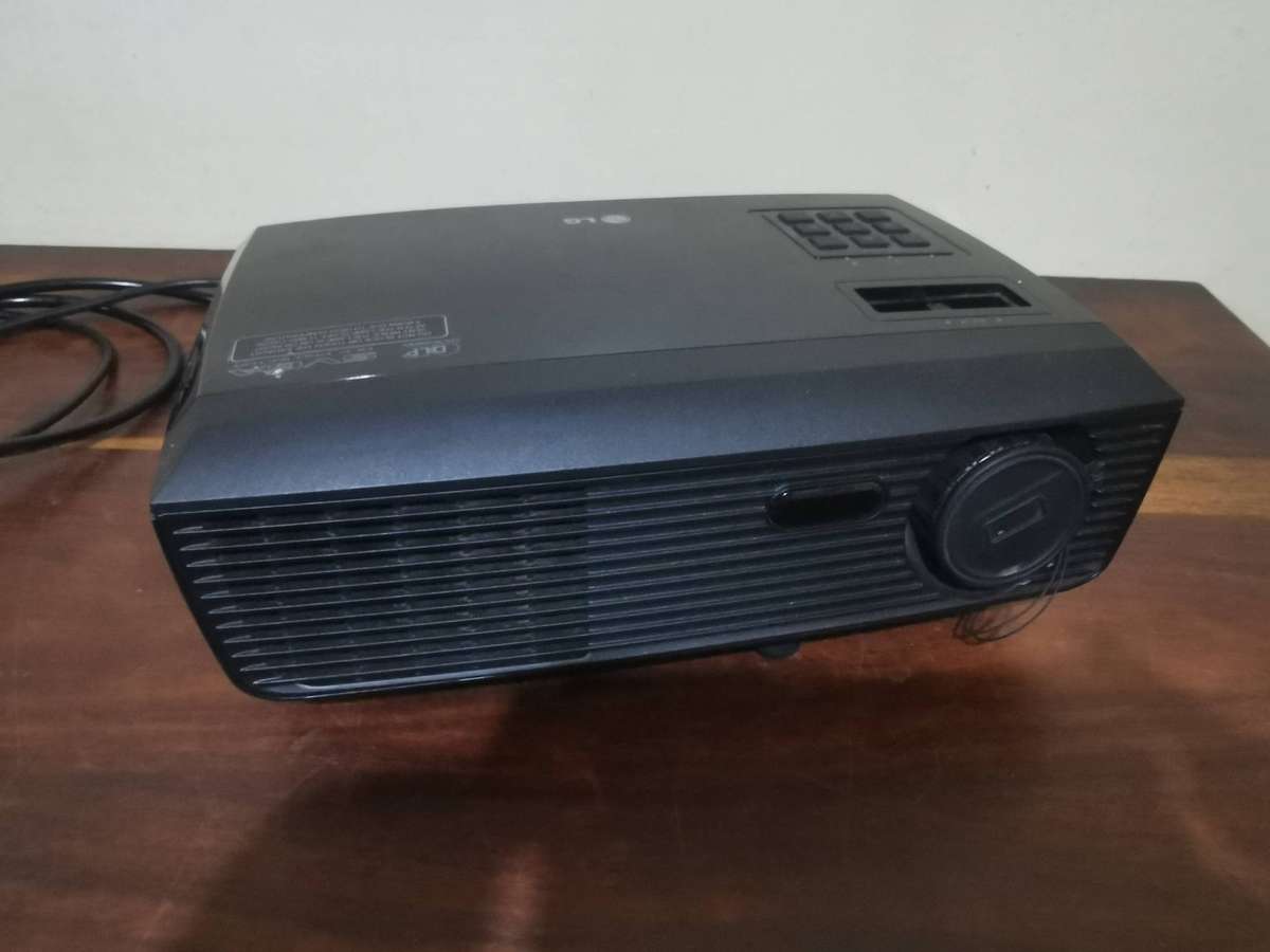 LG Projector DLP - see pics