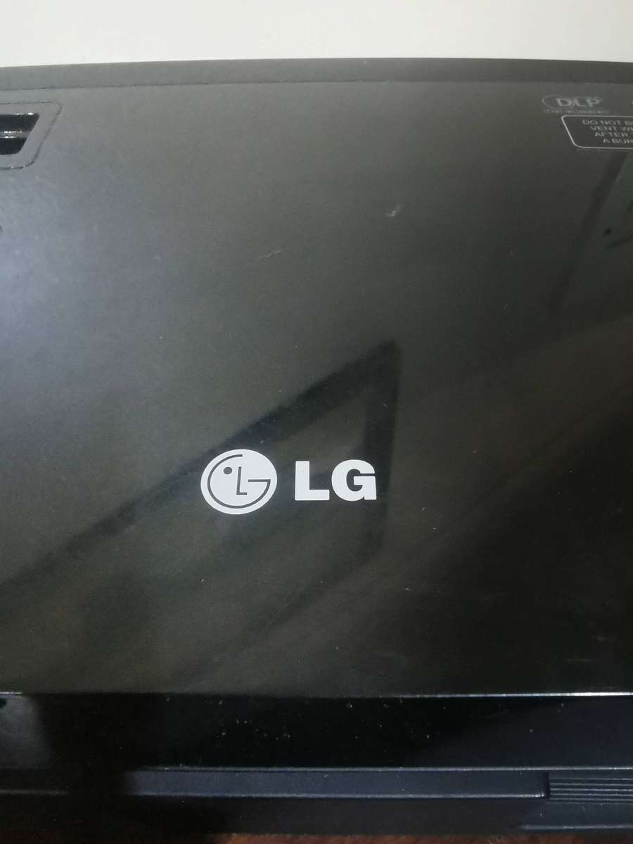 LG Projector DLP - see pics