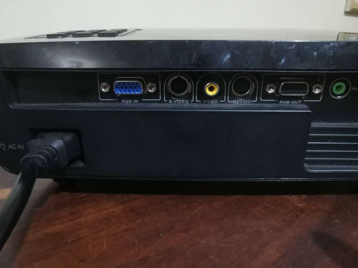 LG Projector DLP - see pics