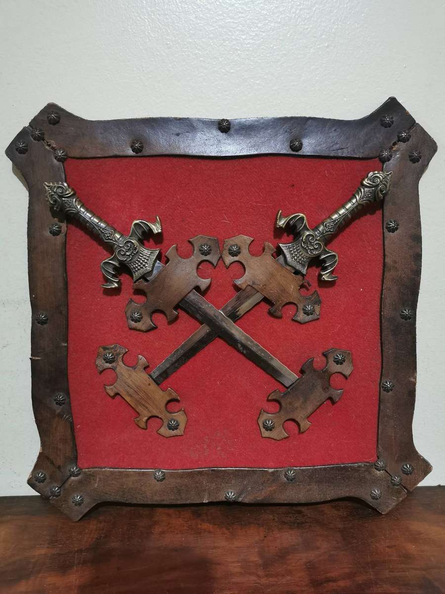 Fantasy Medieval-style Crossed Swords Wall Plaque, 32cmx32cm