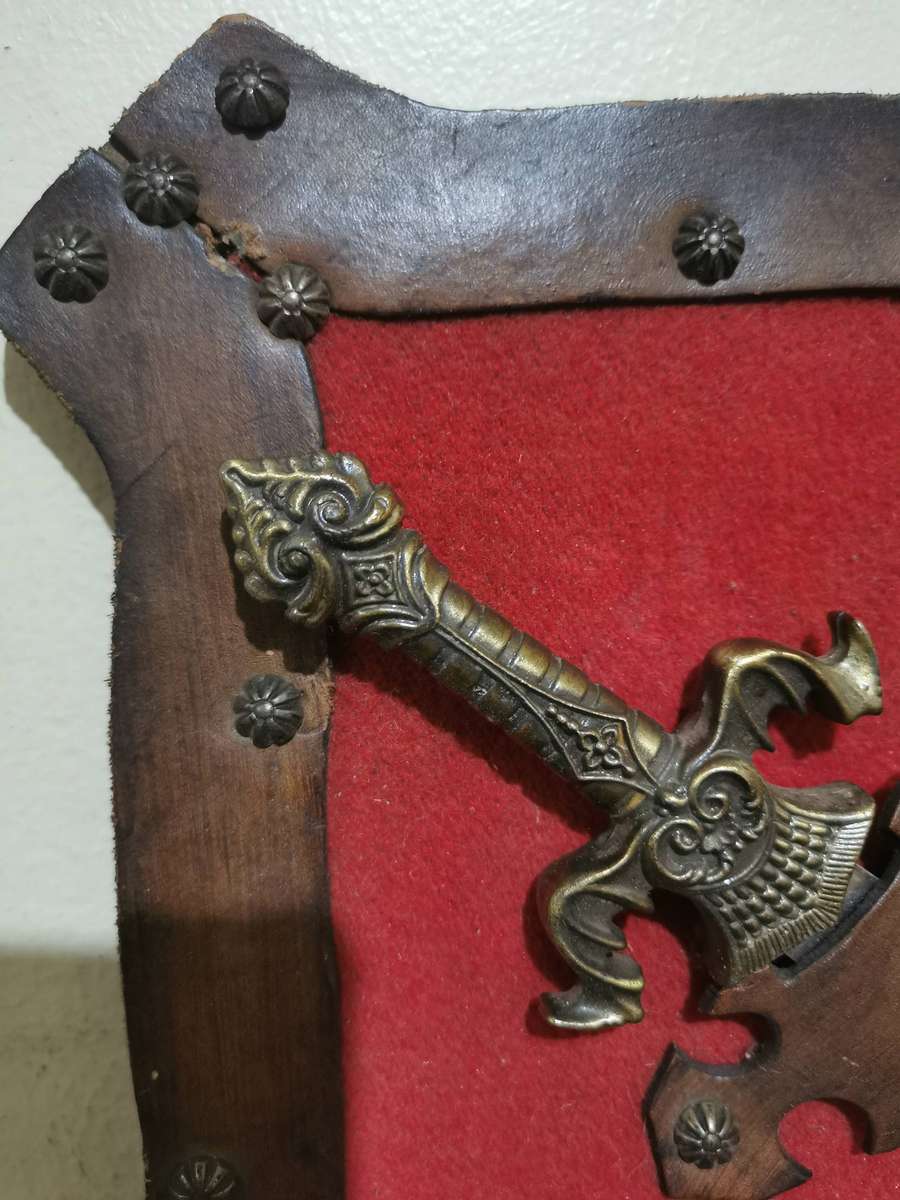 Fantasy Medieval-style Crossed Swords Wall Plaque, 32cmx32cm