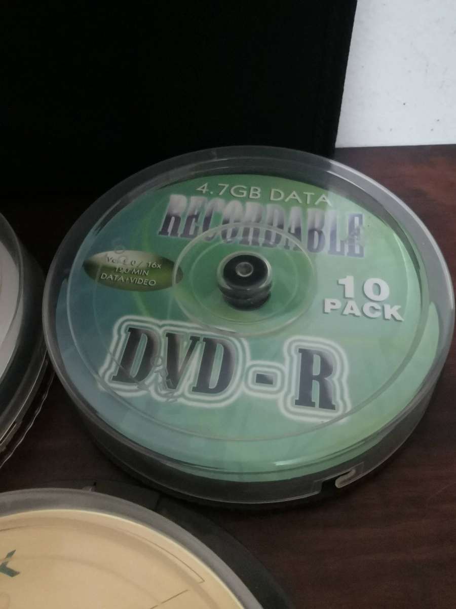 Blank DVD and CD Lot x35 Discs with 2 CD Pouches