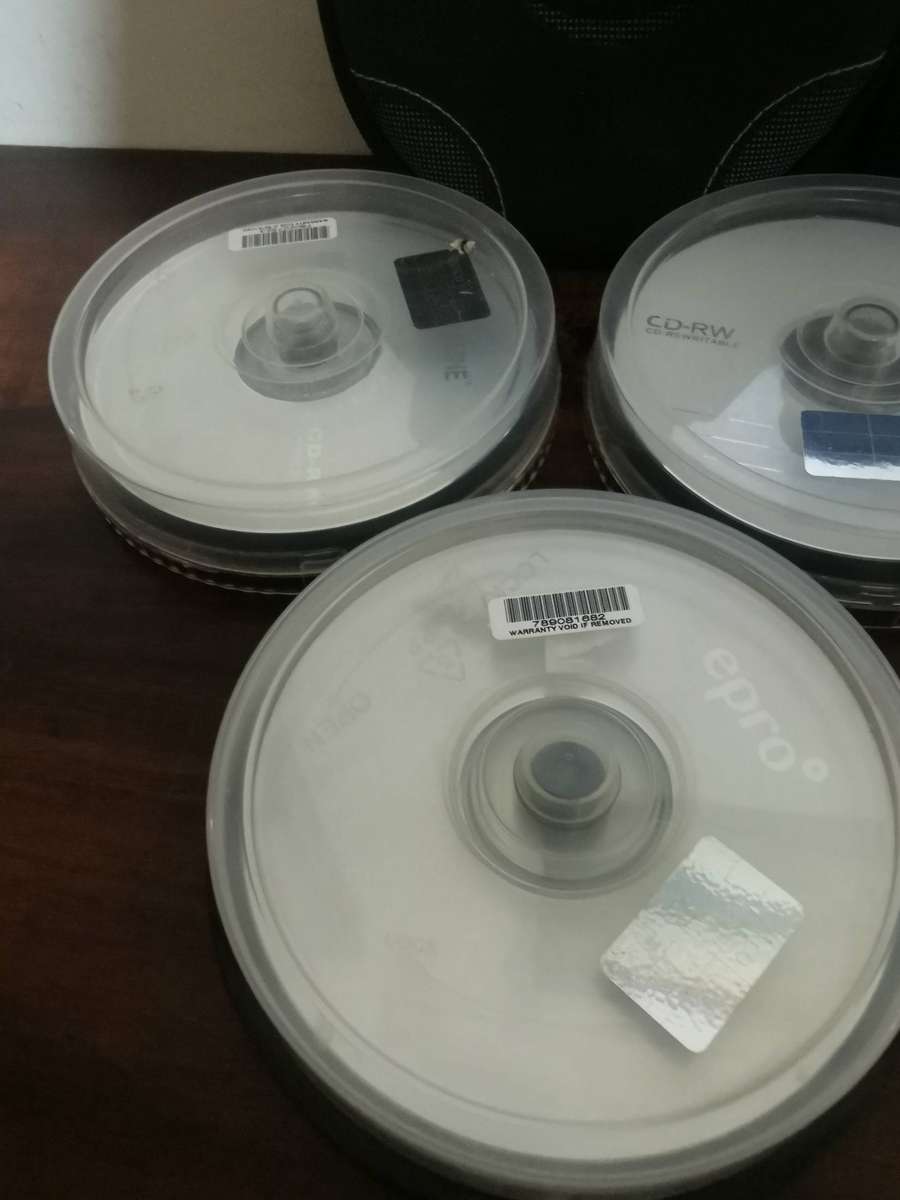 Blank DVD and CD Lot x35 Discs with 2 CD Pouches