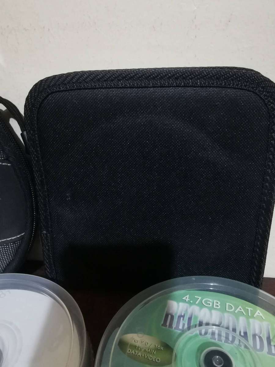 Blank DVD and CD Lot x35 Discs with 2 CD Pouches