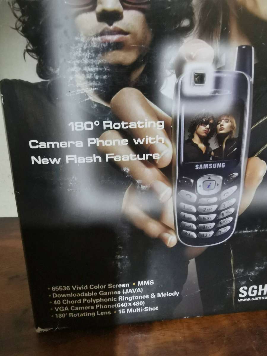 Samsung SGH-X600 Cell Phone with Original Box and Charger