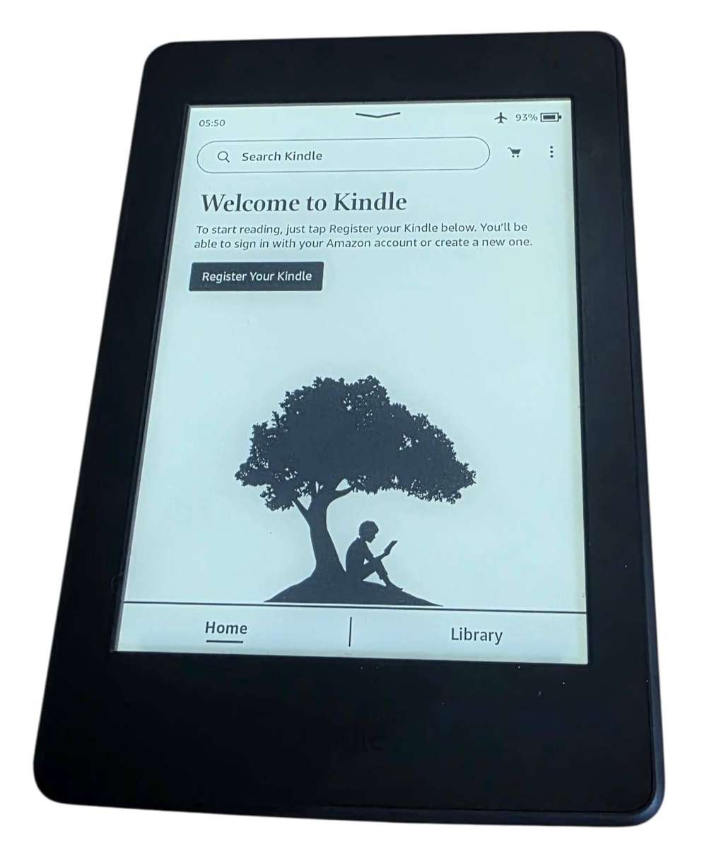 Amazon Kindle Paperwhite (7th Gen)  Pristine Condition with Case