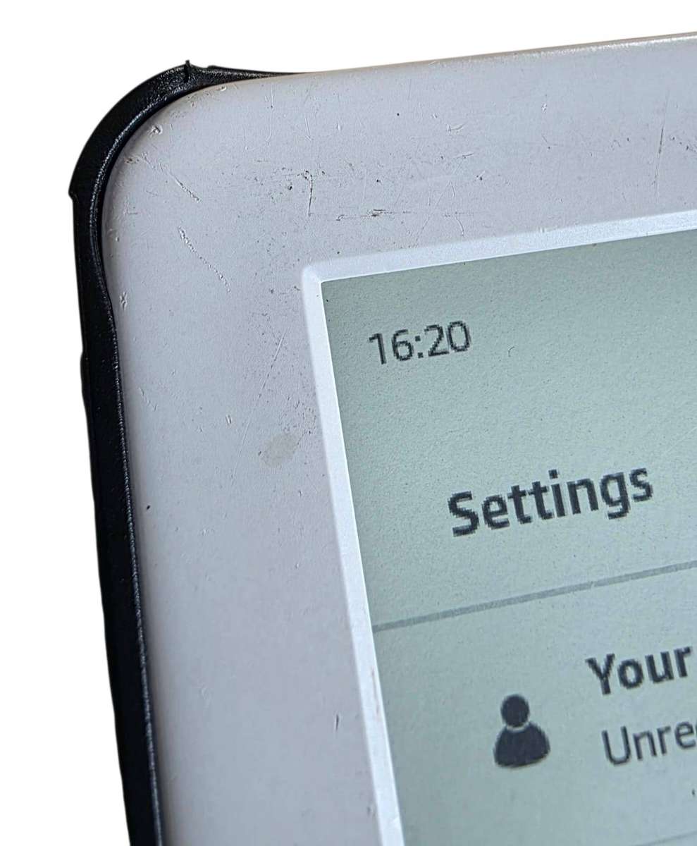 Kindle 10th Gen 4GB Paperwhite  Ad-Free  Includes Brand New Magnetic Case