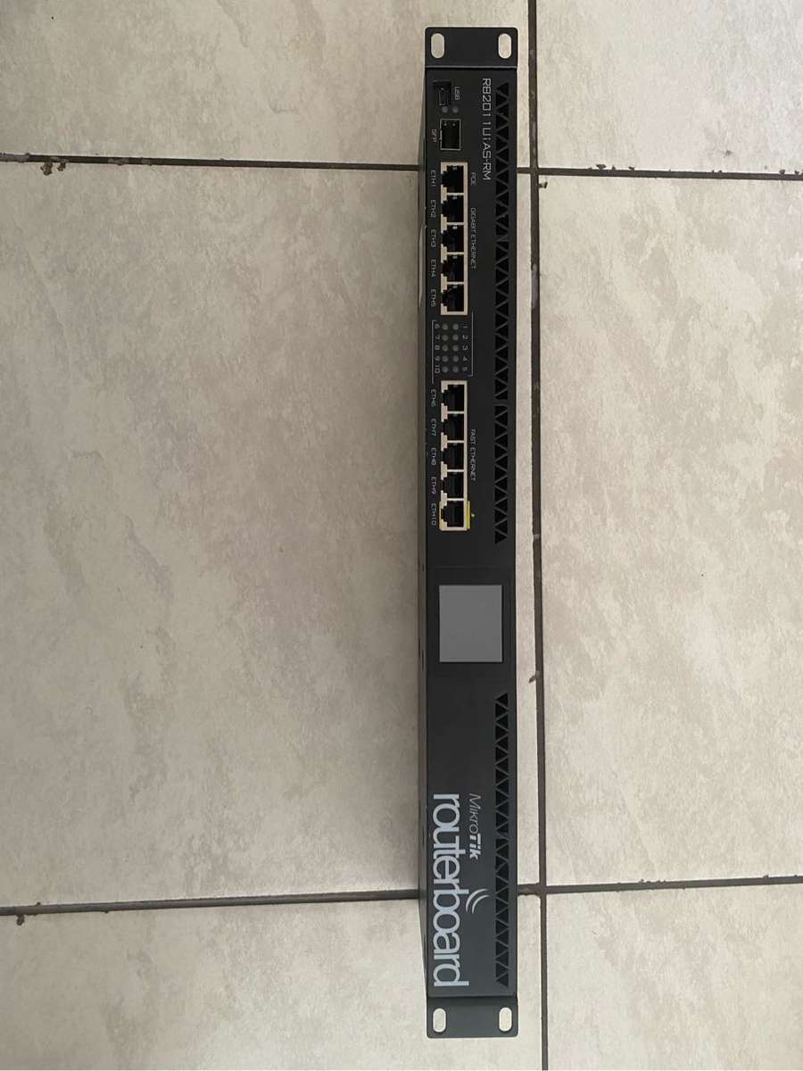 MikroTik RouterBOARD - MODEL RB2011iL-RM