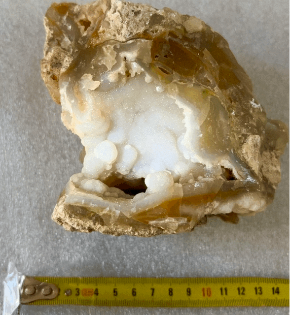 Natural Agate / Chalcedony Geode  Crystal Interior (1214cm)
