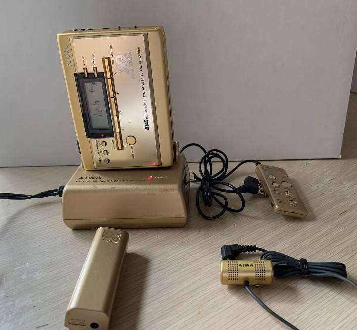 Aiwa HS JX 2000 gold radio cassette recorder  BBE System super synthesizer tuning HS JX 2000