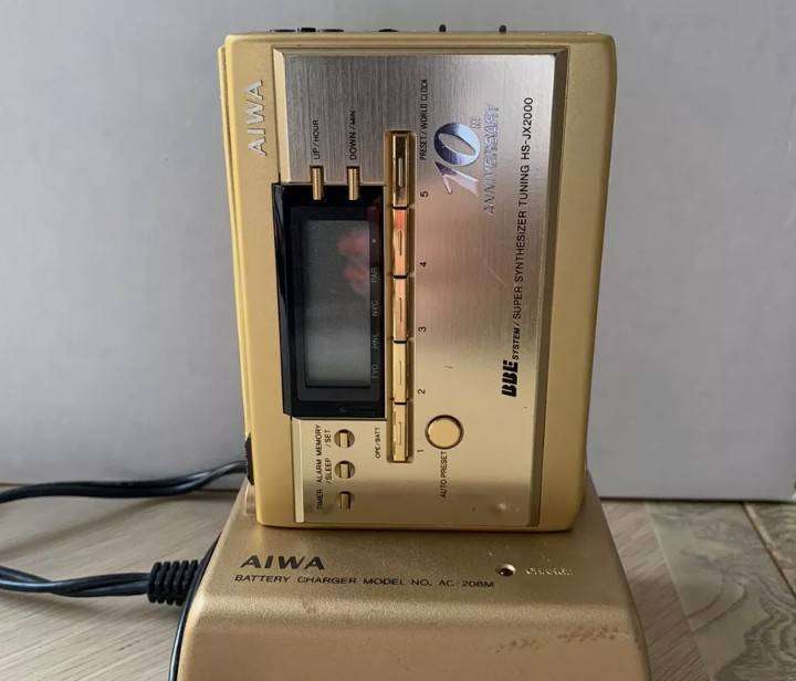 Aiwa HS JX 2000 gold radio cassette recorder  BBE System super synthesizer tuning HS JX 2000