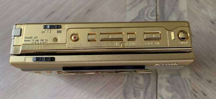 Aiwa HS JX 2000 gold radio cassette recorder  BBE System super synthesizer tuning HS JX 2000