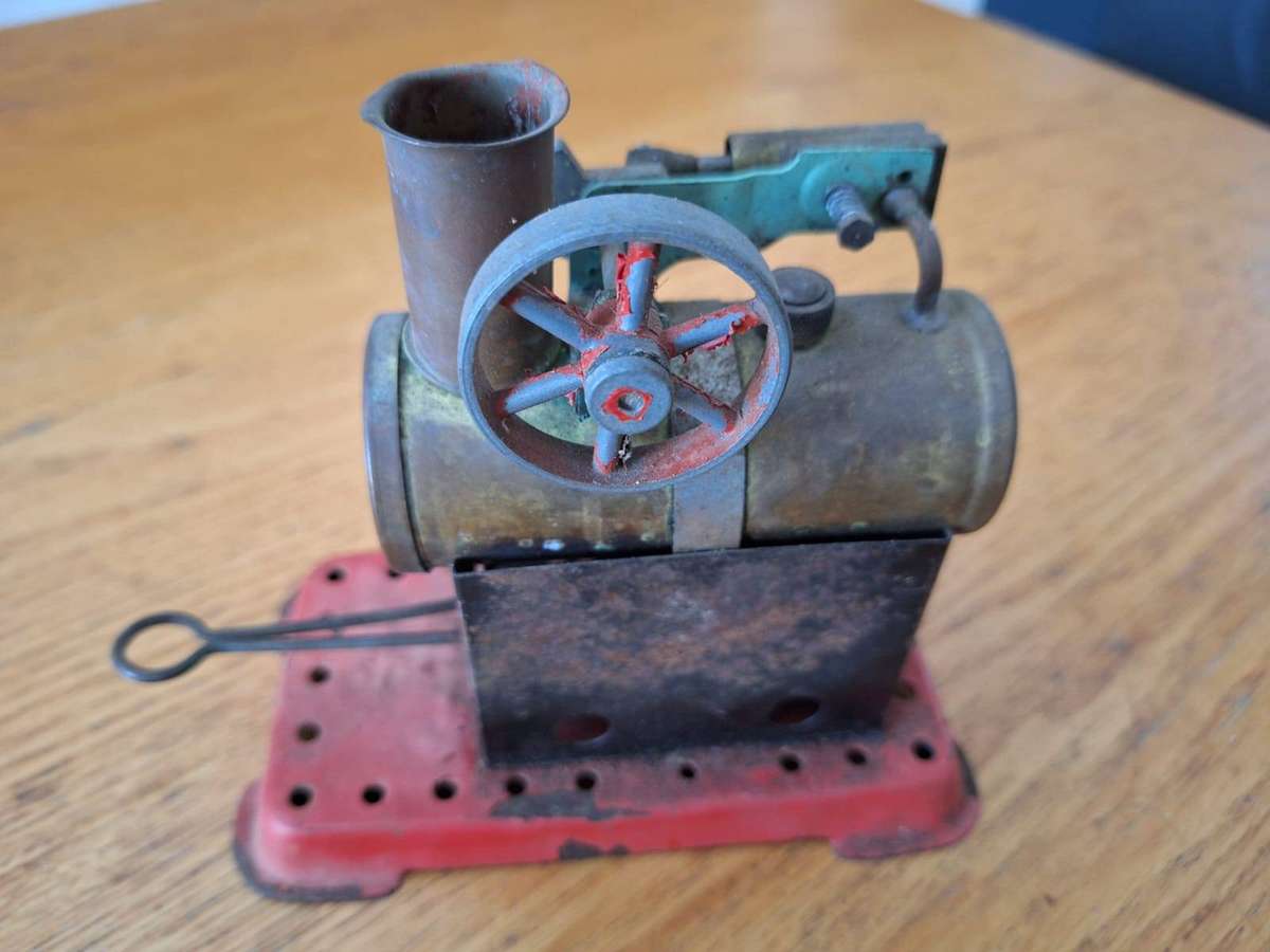 Mamod model steam engine