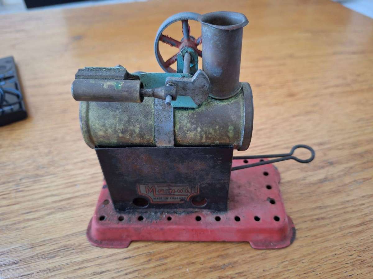 Mamod model steam engine