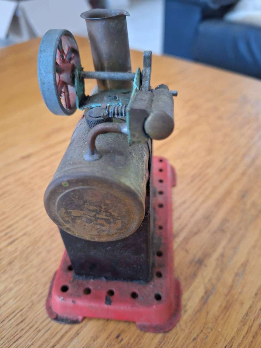 Mamod model steam engine