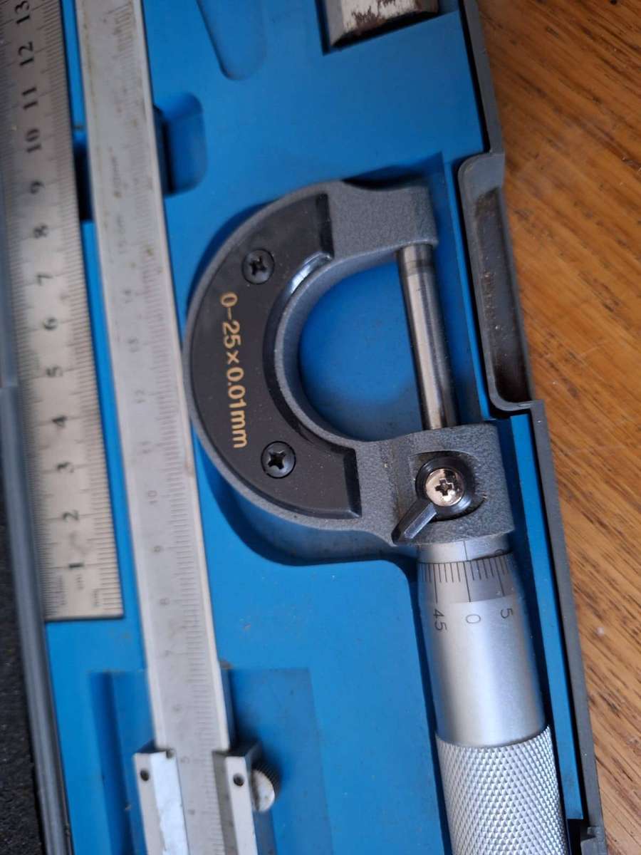 Precision measuring set, vernier, micrometer, square, rule in case