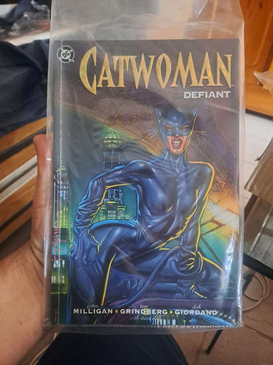 Catwoman Defiant [ISBN 1563890291] (DC)