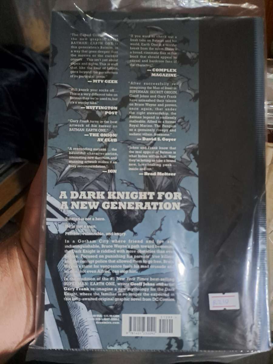 Batman: Earth One [ISBN 9781401232092] (DC)