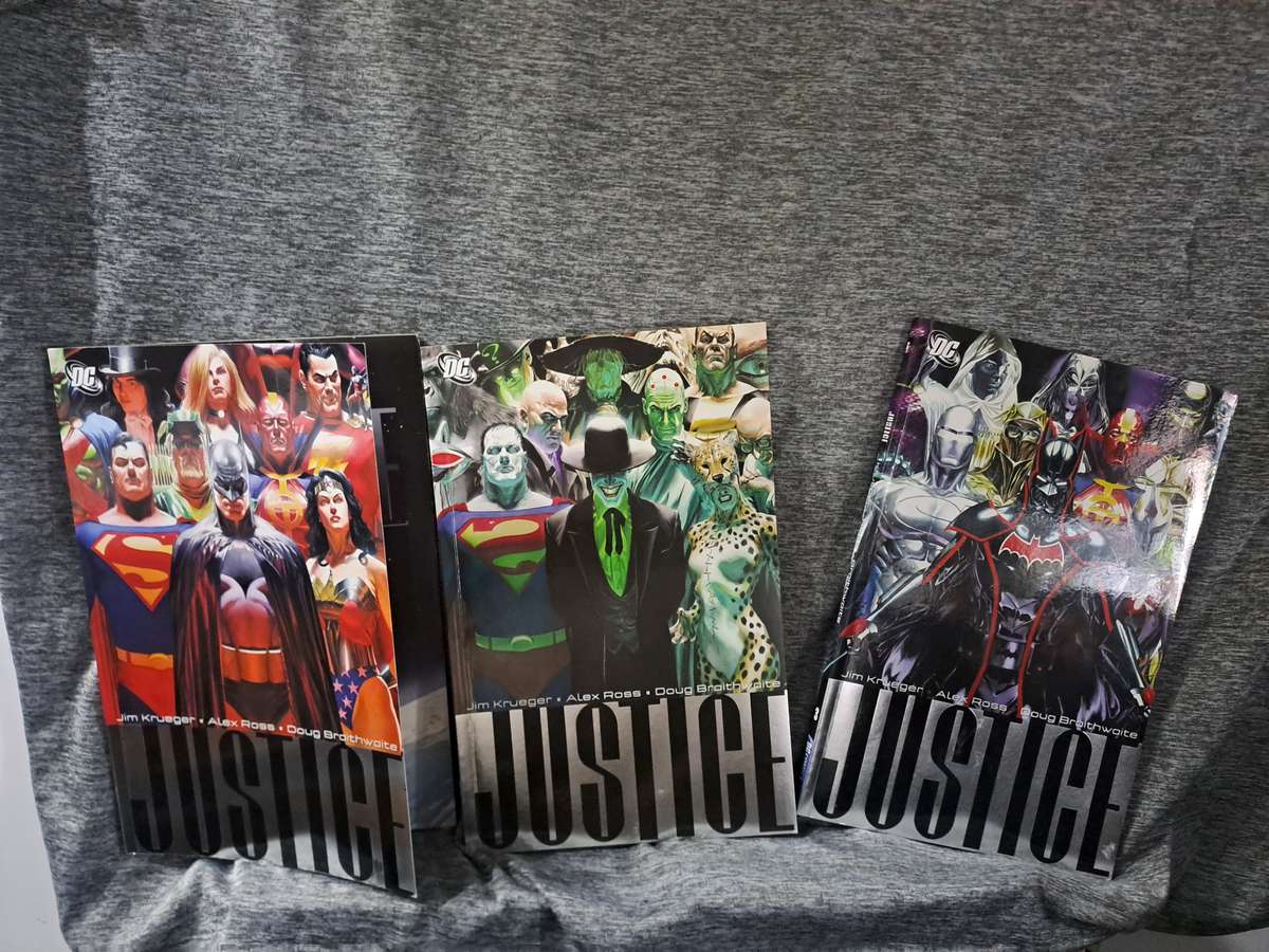Justice Set of The Books (DC Comics)