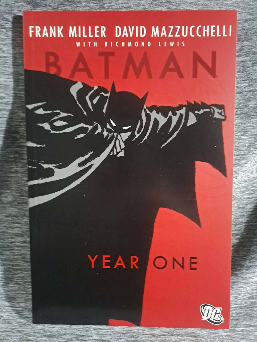Batman Year One [ISBN 9781401207526](DC Comics)