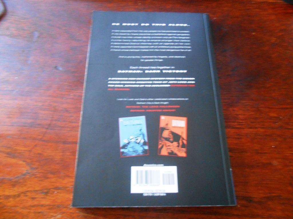 Batman DarkVictory [ISBN9781563898686] (DC Comics )